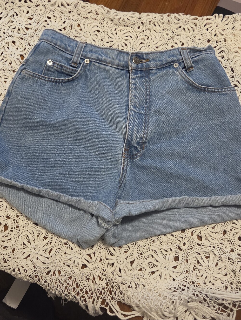 Vintage Canada Classic High-Rise Denim Shorts Light Blue 27 Jeans